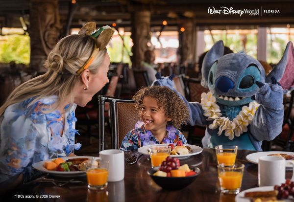 Family character dining with Lilo and Stitch